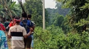 প্রথম সমাচার Prothom Somachar ফতুল্লায় রাজনৈতিক সংঘর্ষে গুলিবিদ্ধ ও আহতদের দৃশ্য, পুলিশি তৎপরতা।
