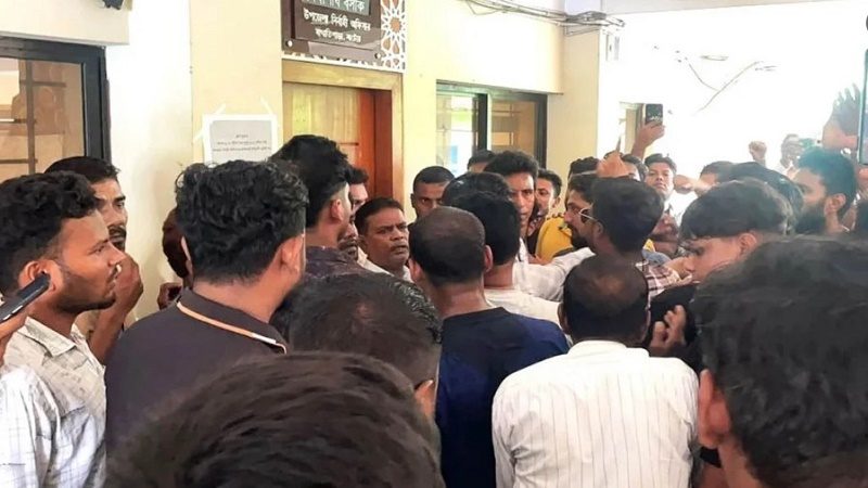 মৌখিক পরীক্ষা না দিয়েও চূড়ান্ত তালিকায় বিএনপি নেতার স্ত্রীর নাম