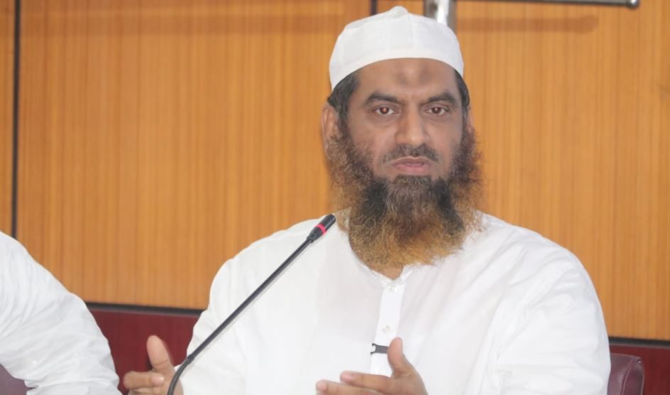 চার দিনের সফরে মালয়েশিয়া গেলেন মামুনুল হক