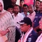 প্রথম সমাচার Prothom Somachar কুড়িগ্রামের রাজারহাটে শারদীয় দুর্গাপূজার অনুষ্ঠানে ইউএনও তানজিলা তাসনিম দুর্যোগ ব্যবস্থাপনা ও ত্রাণমন্ত্রী আসাদুল হাবিব দুলুকে বারবার 'স্যার' সম্বোধন করে বক্তব্য দিচ্ছেন।