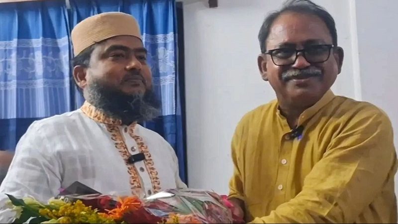 জয়ের পর ফুল নিয়ে জামায়াত প্রার্থীর বাসায় গেলেন ধানের শীষের মির্জা ফয়সল আমীন