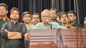 প্রথম সমাচার Prothom Somachar বিএনপির ভারপ্রাপ্ত মহাসচিব রুহুল কবির রিজভী নবগঠিত সড়ক পরিবহন শ্রমিক ফেডারেশনের কমিটির সদস্যদের নিয়ে জিয়াউর রহমান ও খালেদা জিয়ার সমাধিতে পুষ্পস্তবক অর্পণ করছেন।