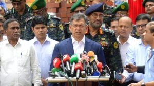 প্রথম সমাচার Prothom Somachar স্বরাষ্ট্রমন্ত্রী সালাহউদ্দিন আহমদ তেজগাঁওয়ে আনসার ও ভিডিপির নতুন সদর দপ্তরের ভিত্তিপ্রস্তর স্থাপন করছেন।