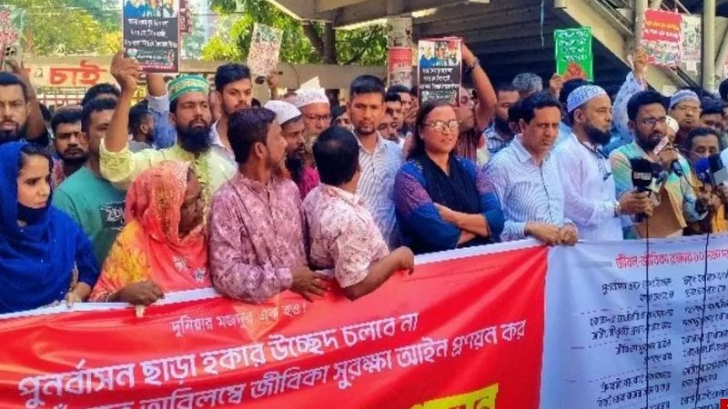 পুনর্বাসন ছাড়া হকার উচ্ছেদ বন্ধের দাবি জানালেন বাংলাদেশ হকার্স ইউনিয়ন
