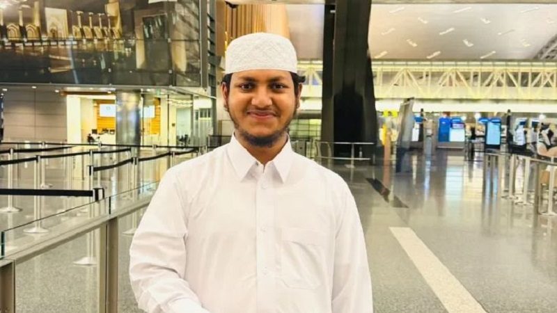 চুমু ও থাপ্পরকাণ্ডে দেওয়া বক্তব্যের জন্য দুঃখ প্রকাশ করলেন হাফেজ তাশরীফ